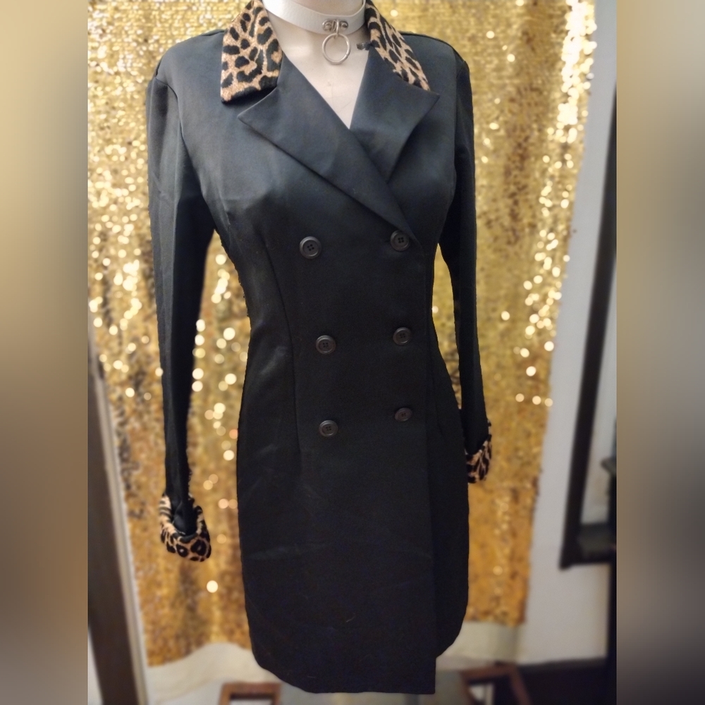 Vintage 90s/Y2K Heart Soul leopard print long trench coat size small / medium